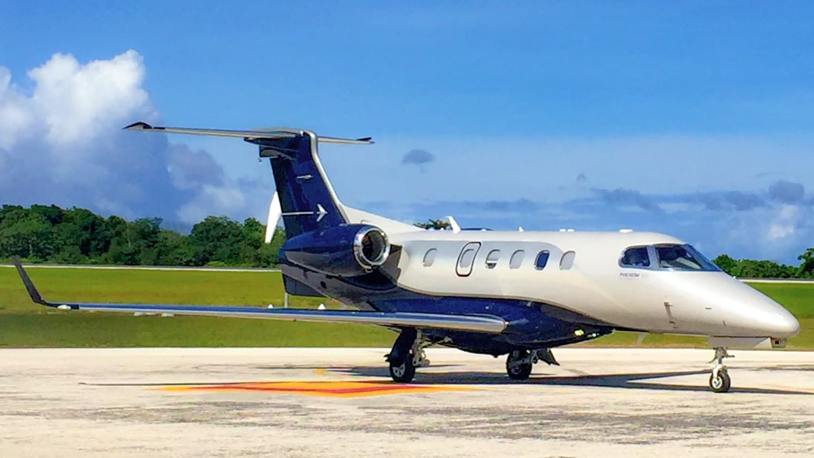 Embraer Phenom 300